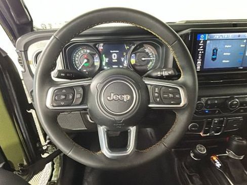 Used 2024 Jeep Wrangler Unlimited Sahara w/ Technology Group AWD/4WD image 14