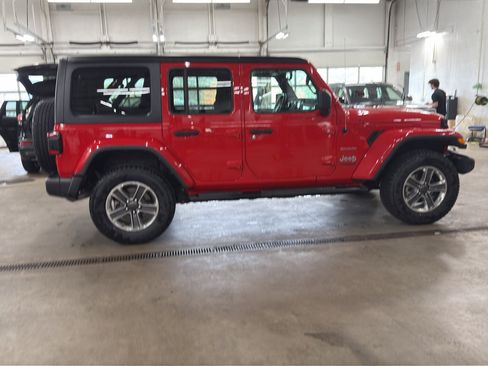 Used 2021 Jeep Wrangler Unlimited Sahara AWD/4WD image 4