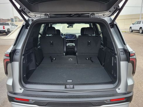 New 2026 Chevrolet Traverse LT image 12