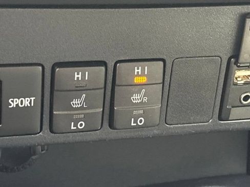 Used 2018 Toyota RAV4 XLE w/ Convenience Package AWD/4WD image 18