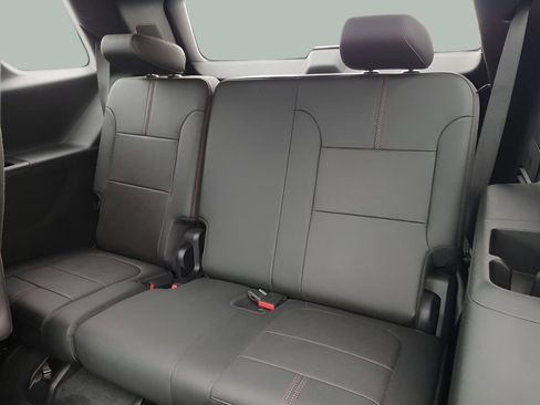 Used 2023 Chevrolet Traverse RS image 23