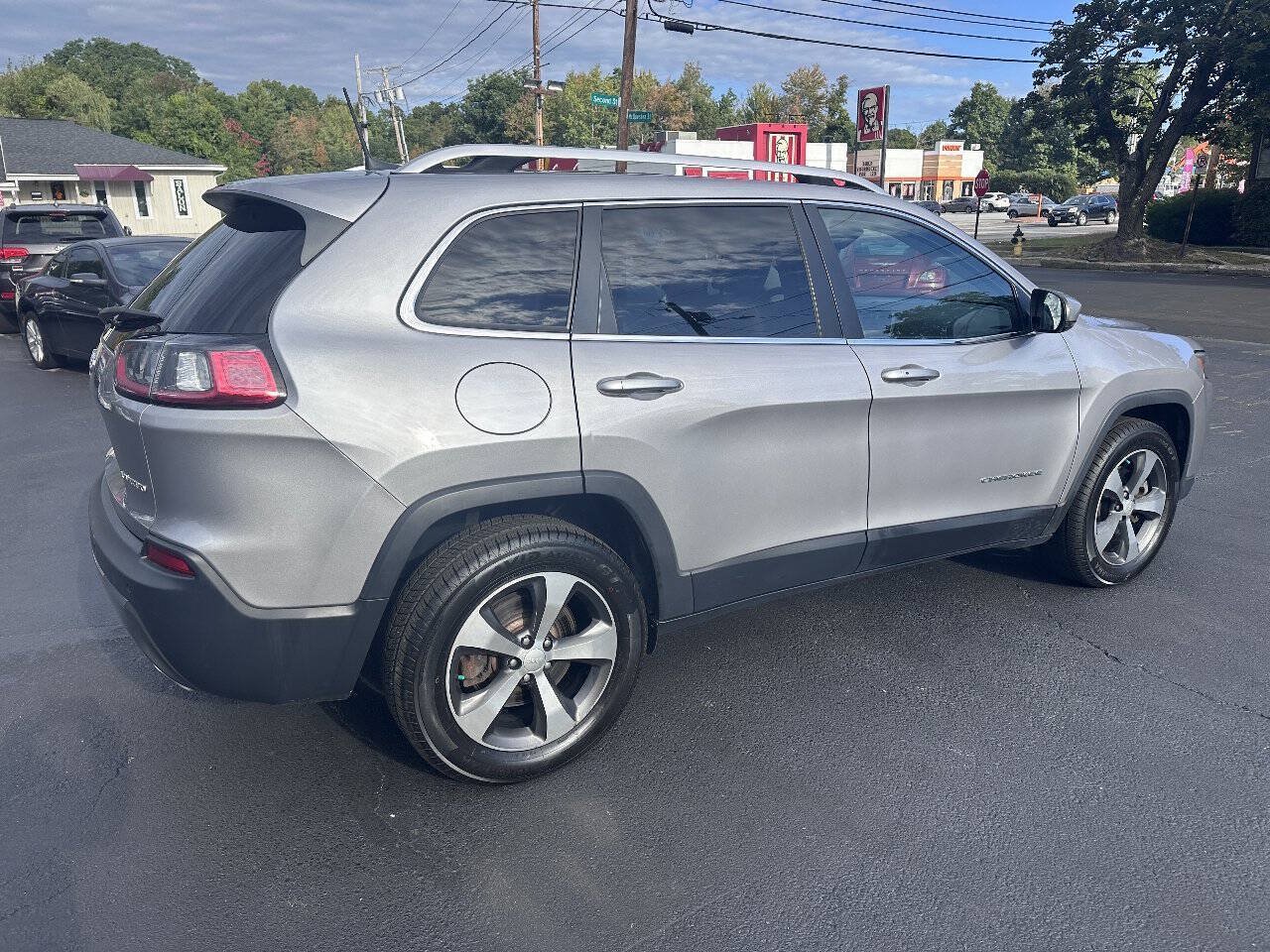 Used 2019 Jeep Cherokee Limited AWD/4WD image 4