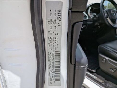 Used 2019 Jeep Grand Cherokee Summit w/ Skid Plate Group AWD/4WD image 15