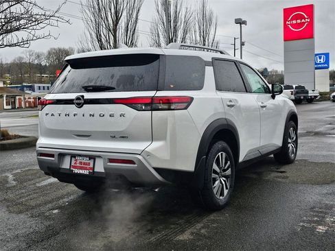 New 2025 Nissan Pathfinder SL image 5