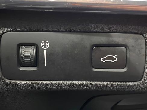 Used 2018 Volvo XC90 T6 Momentum w/ Convenience Package image 30