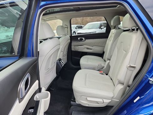 Used 2023 Kia Sorento SX image 11