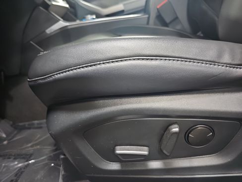 Used 2024 Ford Explorer XLT w/ Equipment Group 202A RWD image 28