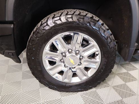 Used 2024 Chevrolet Silverado 2500 High Country w/ Technology Package image 18