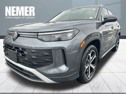 New 2026 Volkswagen Tiguan SE image 1