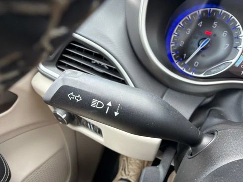 Used 2023 Chrysler Pacifica Touring-L FWD image 53