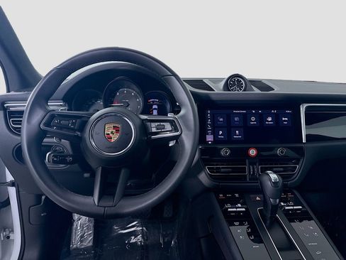 Certified 2025 Porsche Macan image 25