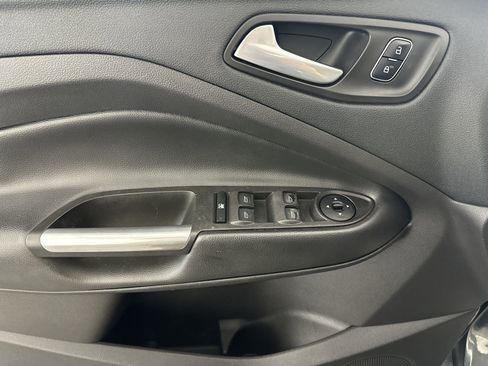 Used 2018 Ford Escape SE image 17