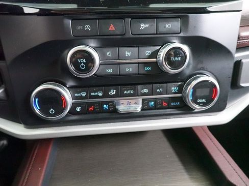 Used 2024 Ford Expedition Limited image 16