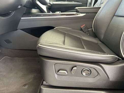 Certified 2025 Cadillac Escalade Premium Luxury image 19