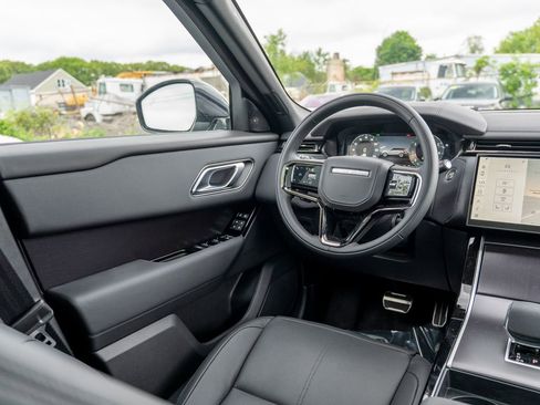 New 2026 Land Rover Range Rover Velar Dynamic SE image 17