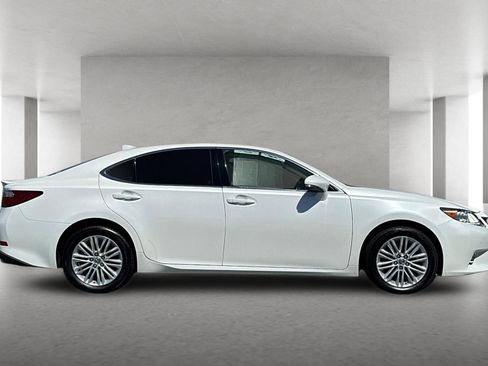 Used 2015 Lexus ES 350 w/ Premium Package FWD image 3