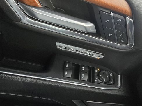 Used 2023 GMC Sierra 1500 Denali w/ Technology Package image 12