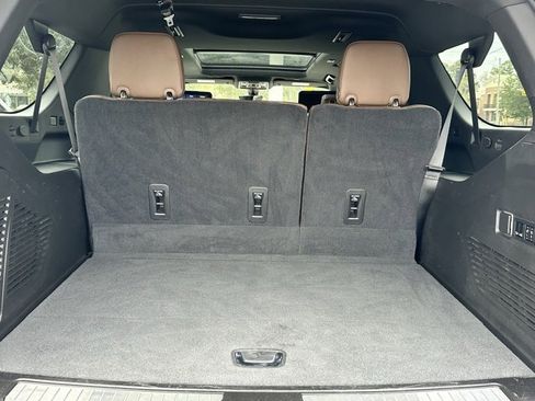 Used 2021 Chevrolet Suburban High Country image 9