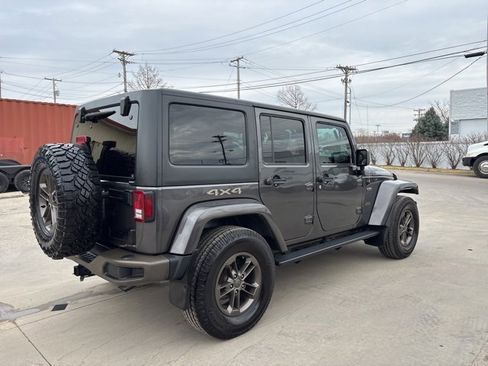 Used 2017 Jeep Wrangler Unlimited Sahara image 7