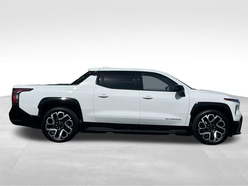 Used 2025 Chevrolet Silverado EV RST image 6