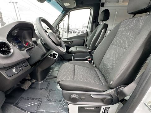 Used 2025 Mercedes-Benz Sprinter 2500 image 19