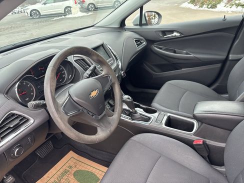 Used 2019 Chevrolet Cruze LS image 16