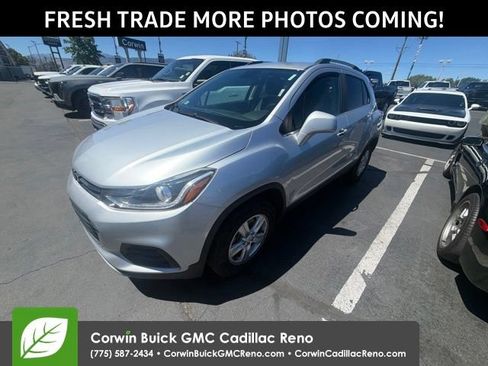 Used 2019 Chevrolet Trax LT w/ LT Convenience Package AWD/4WD image 1