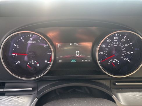 Used 2024 Kia Carnival LX image 14