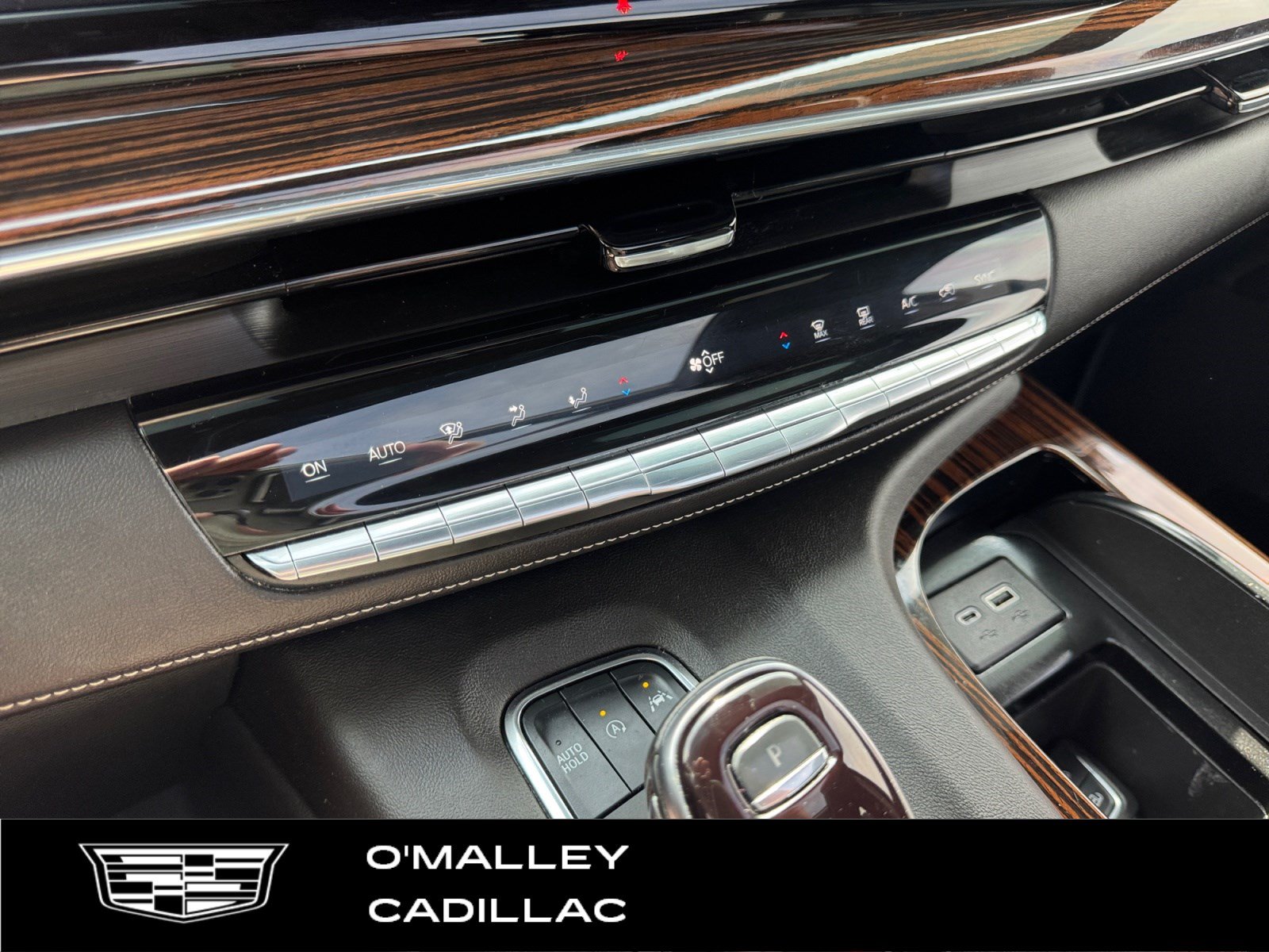 Used 2023 Cadillac Escalade ESV Premium Luxury AWD/4WD image 21