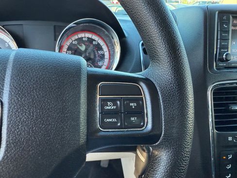 Used 2019 Dodge Grand Caravan SE w/ UConnect Hands-Free Group image 24