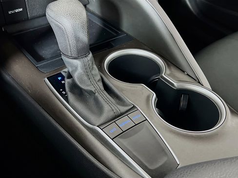 Certified 2022 Toyota Camry LE image 17