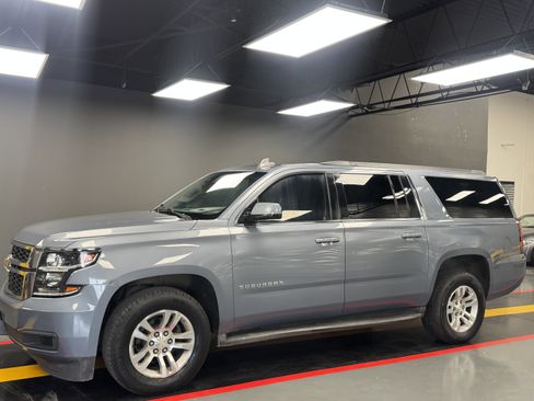 Used 2016 Chevrolet Suburban LT RWD image 2