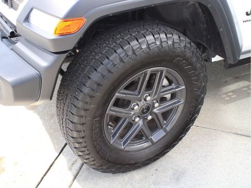 Used 2024 Jeep Wrangler Sport AWD/4WD image 38