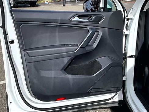 Used 2019 Volkswagen Tiguan SE image 21
