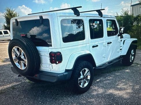 Used 2018 Jeep Wrangler Unlimited Sahara AWD/4WD image 3
