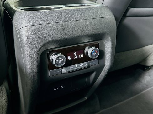 Used 2025 Buick Enclave Preferred image 27