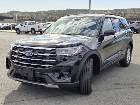 New 2026 Ford Explorer Active RWD image 10