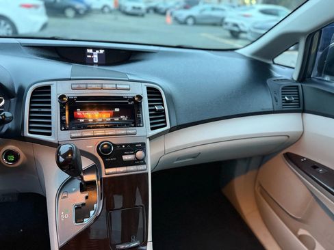 Used 2010 Toyota Venza AWD image 24