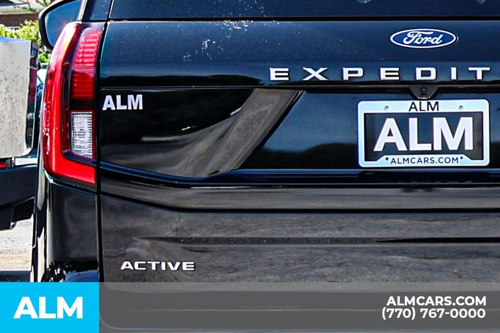 Used 2025 Ford Expedition Active AWD/4WD image 12