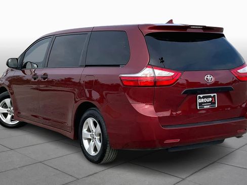Used 2019 Toyota Sienna L image 12