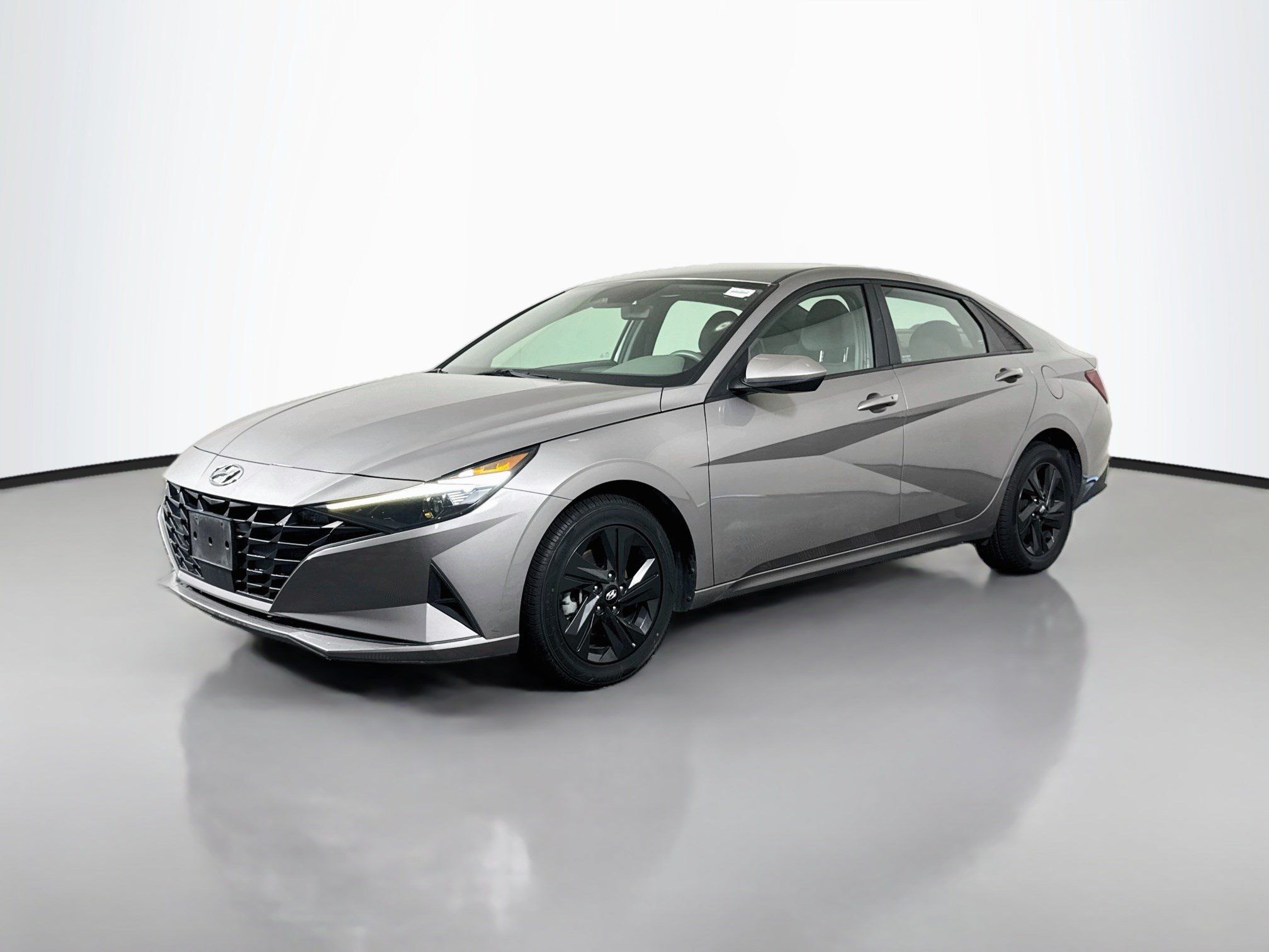 Used 2022 Hyundai Elantra SEL w/ Convenience Package FWD image 4