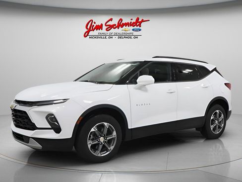 Used 2024 Chevrolet Blazer LT w/ Convenience Package AWD/4WD image 2