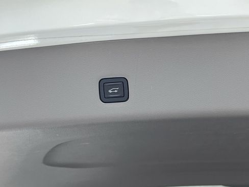 Used 2019 Chevrolet Traverse Premier w/ Driver Confidence II Package FWD image 25