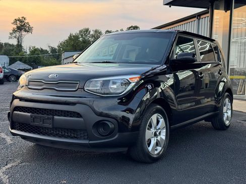 Used 2017 Kia Soul w/ Convenience Package FWD image 2