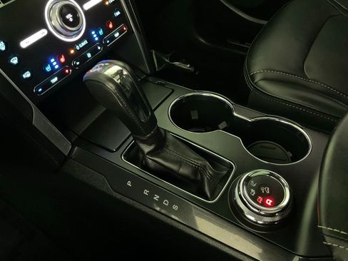 Used 2018 Ford Explorer Platinum image 18
