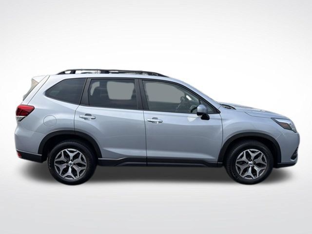 Used 2023 Subaru Forester Premium AWD/4WD image 6