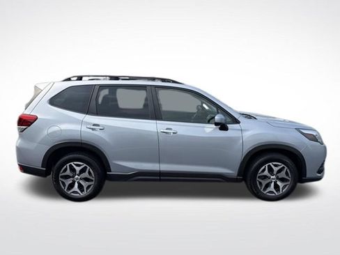 Used 2023 Subaru Forester Premium AWD/4WD image 6