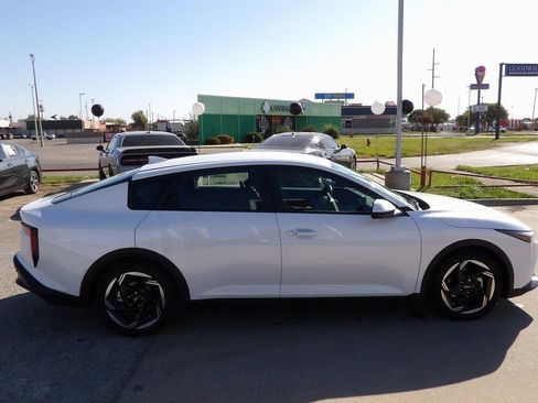 Used 2025 Kia K4 EX image 5
