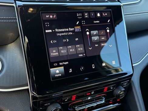 Used 2024 Jeep Grand Cherokee L Laredo image 25