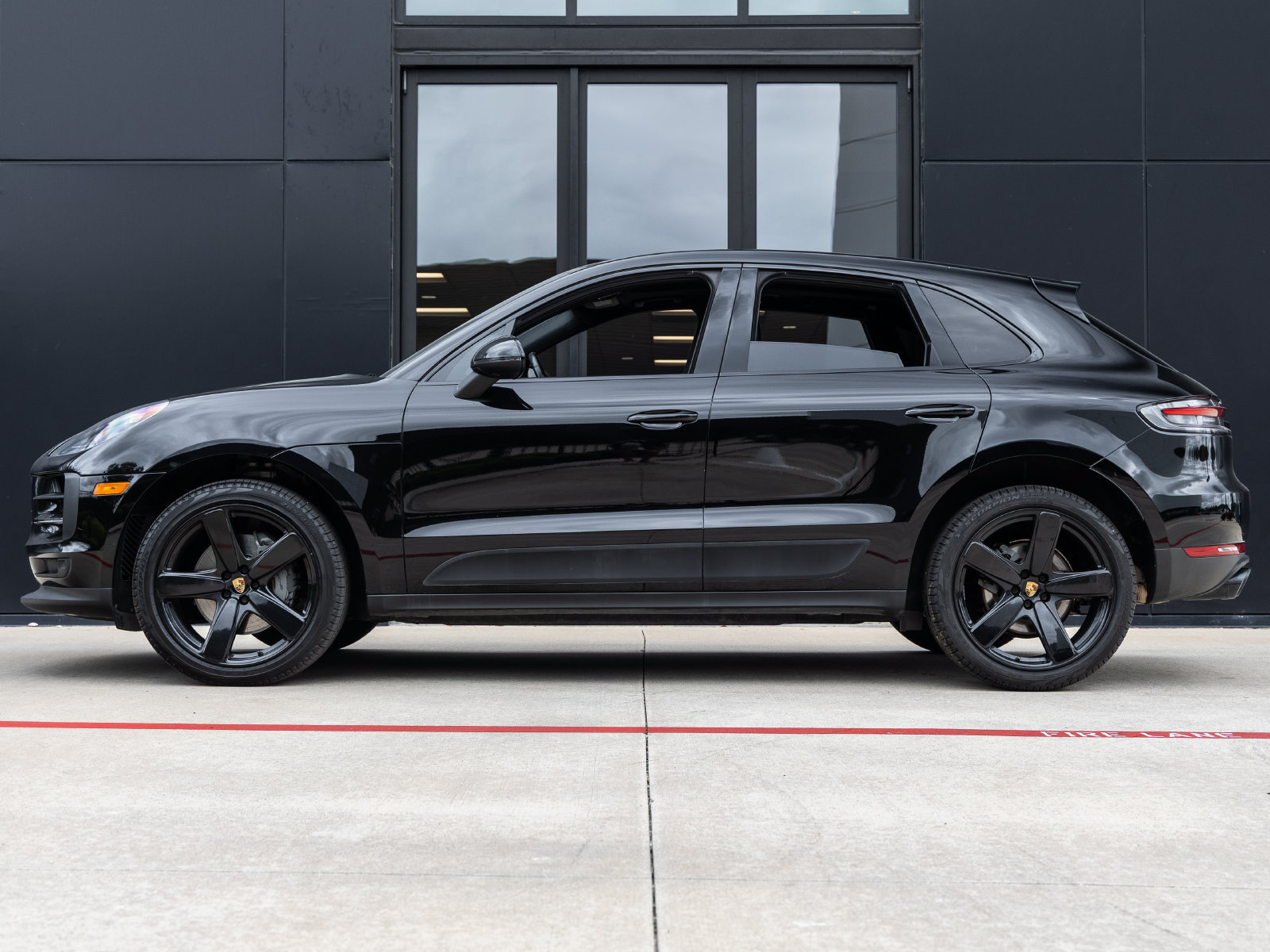 Certified 2019 Porsche Macan S AWD/4WD image 2